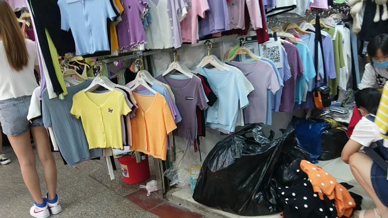 如何选择一家优秀的体育用品专卖店?